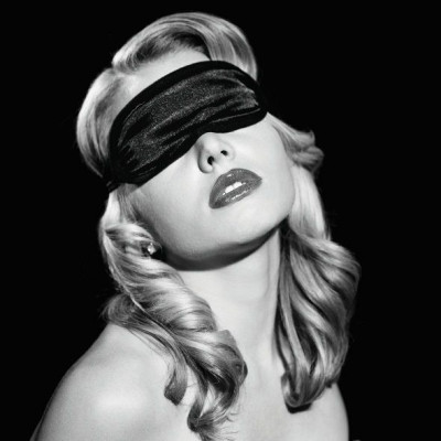 Маска на очі Sex And Mischief - Satin Black Blindfold, тканинна, чорна