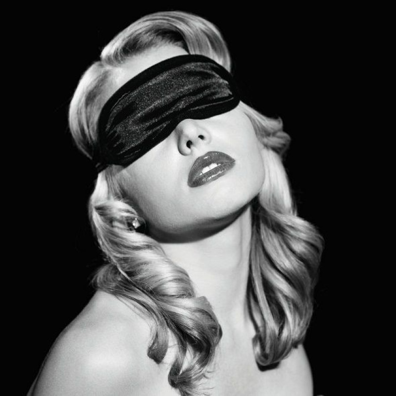 Маска на очі Sex And Mischief - Satin Black Blindfold, тканинна, чорна