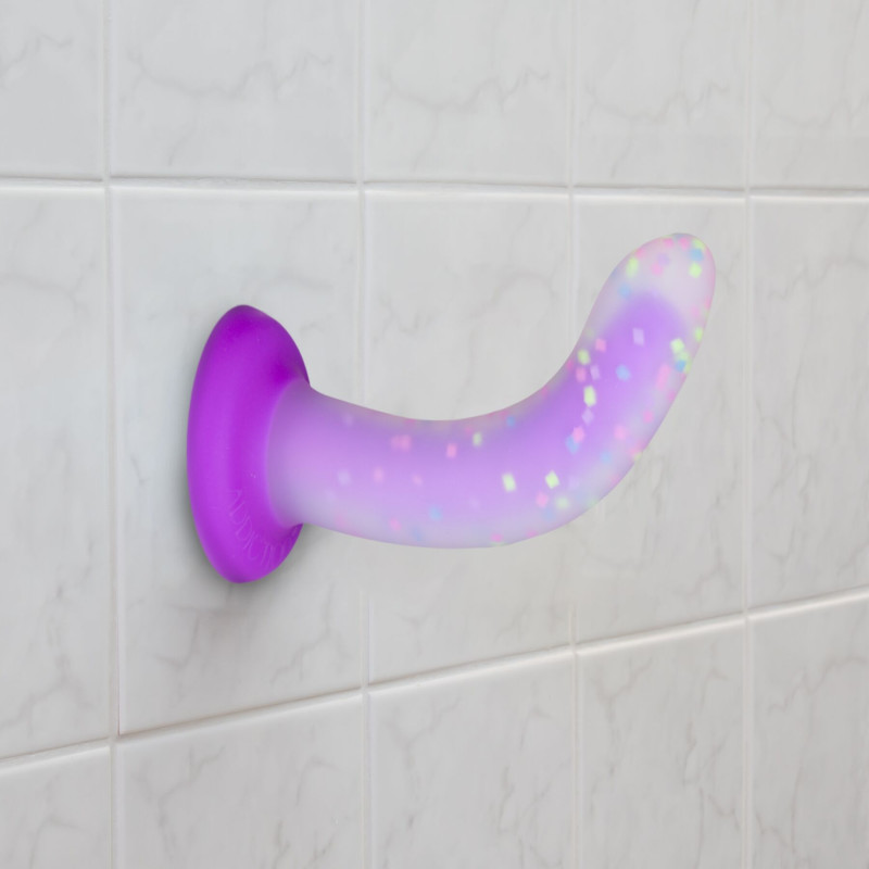 Фалоімітатор ADDICTION Rave 8″, що світиться в темряві, Glow in the Dark Dildo Purple Confetti , 20,3 см