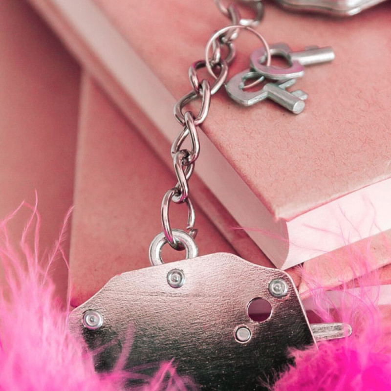 Наручники металеві Adrien Lastic Handcuffs Pink з рожевої пухнастою обробкою