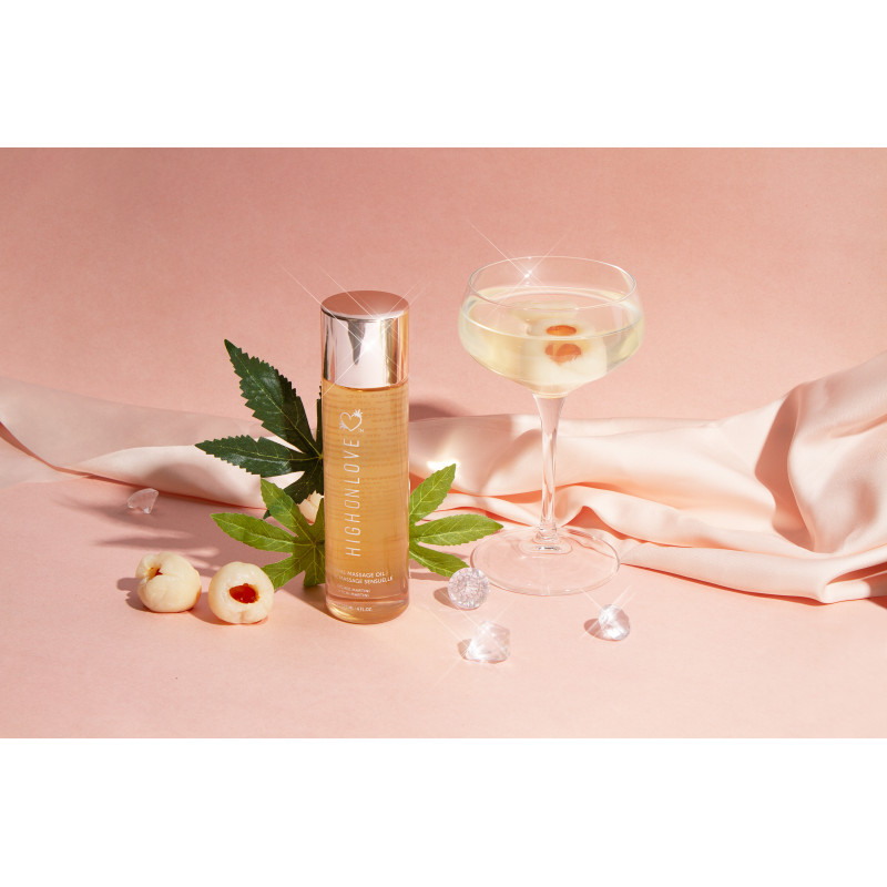 Масажна олія з ароматом личі та мартіні HighOnLove Sensual Massage Oil Lychee Martini, 120 мл