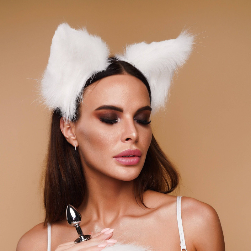 Пухнасті котячі вуха, Білі OKOVA