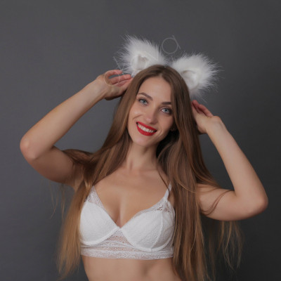 Хутряні вушка кішки, Білі OKOVA