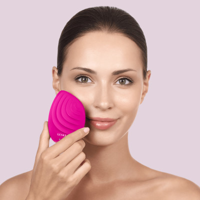 Електронна ультразвукова щітка для обличчя GESKE Sonic Facial Brush 5 в 1 magenta