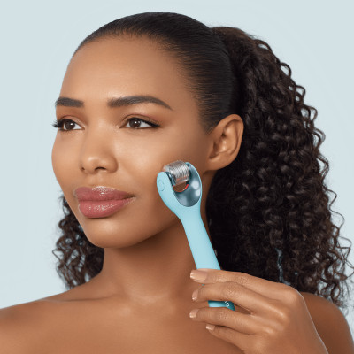 Електронний ролер для обличчя з мікроголками GESKE MicroNeedle Face Roller 9 в 1 turquoise