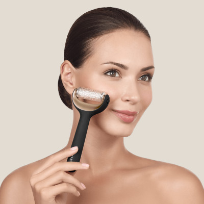 Електронний ролер для обличчя та тіла з мікроголками GESKE MicroNeedle Face&Body Roller 8 в 1 gray
