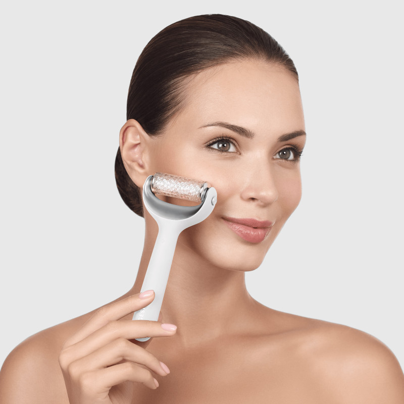 Електронний ролер для обличчя та тіла з мікроголками GESKE MicroNeedle Face&Body Roller white