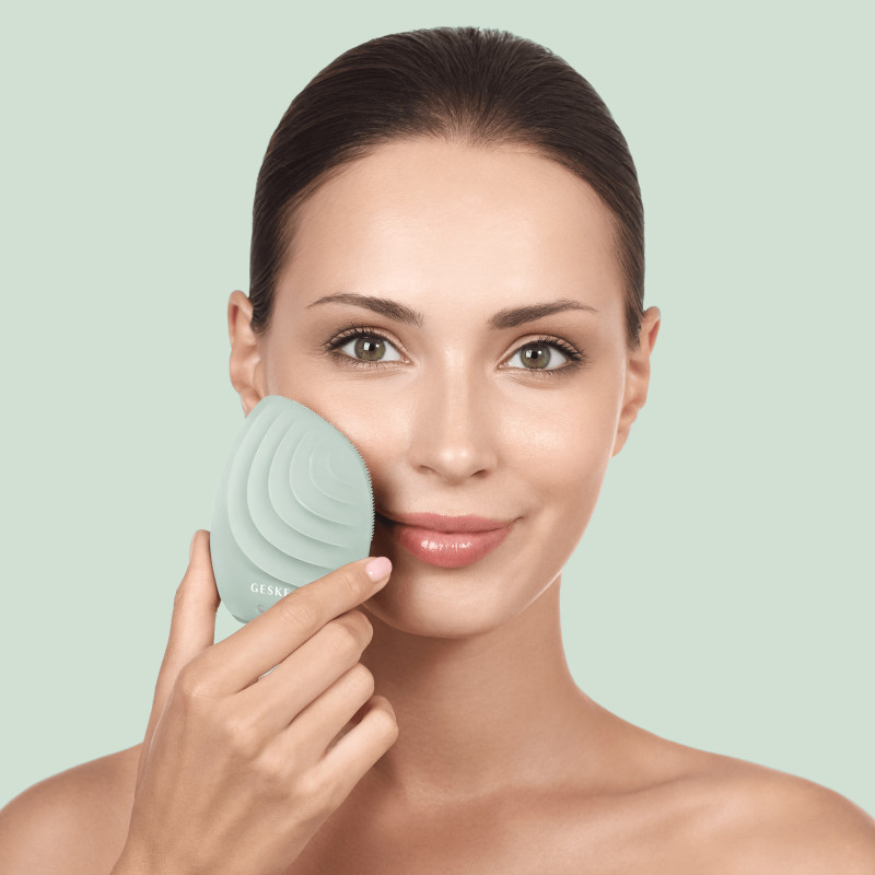 Електронна ультразвукова щітка для обличчя GESKE Sonic Facial Brush 5 в 1 green