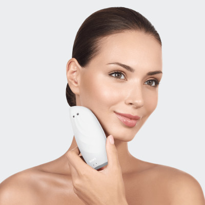 Очищувальна щітка для обличчя GESKE Sonic Thermo Facial Brush&Face-Lifter 8 в 1 white