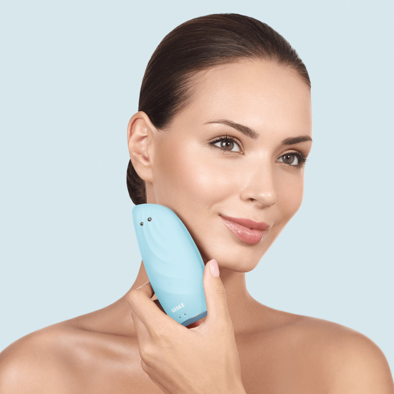 Очищувальна щітка для обличчя GESKE Sonic Thermo Facial Brush&Face-Lifter 8 в 1 turquoise