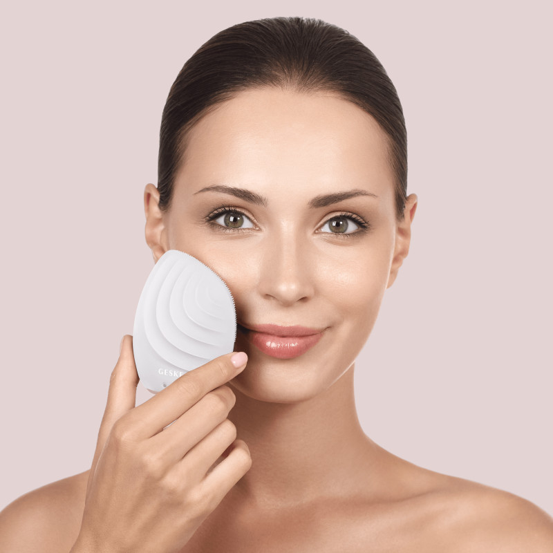 Електронна ультразвукова щітка для обличчя GESKE Sonic Facial Brush starlight