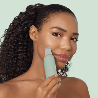 Мікрострумовий скрабер для шкіри та усунення чорних точок GESKE MicroCurrent Skin Scrubber&Blackhead Remover 9 в 1 green