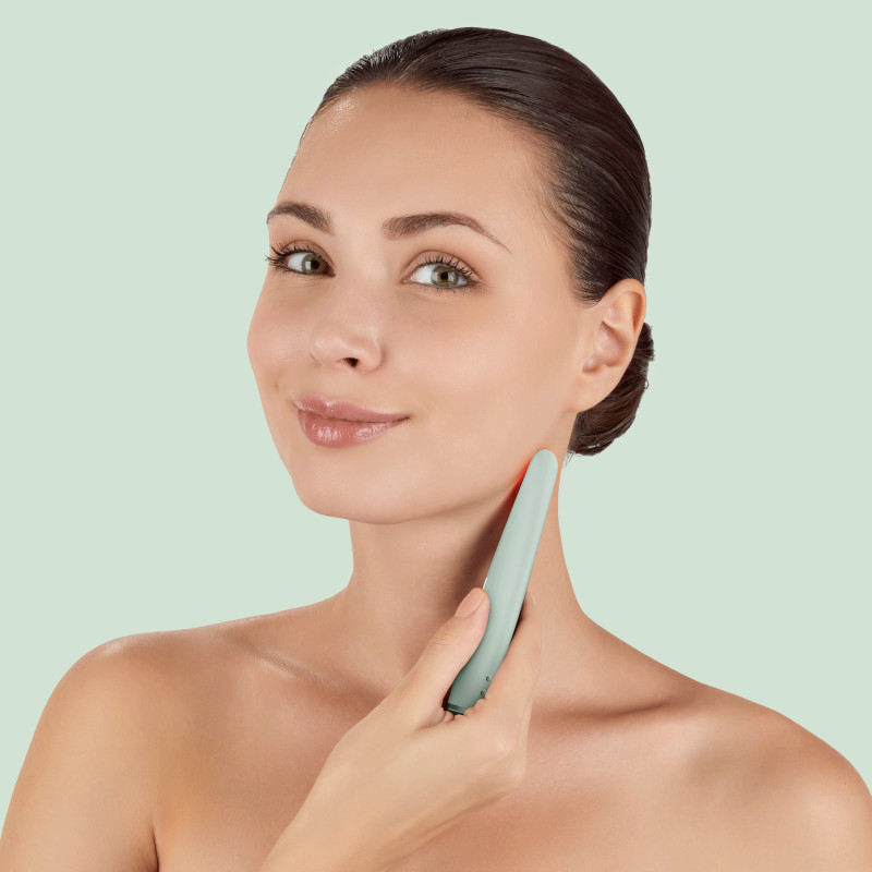 Пристрій для зміцнення і тонізації шкіри обличчя GESKE Skin Firming Wand green