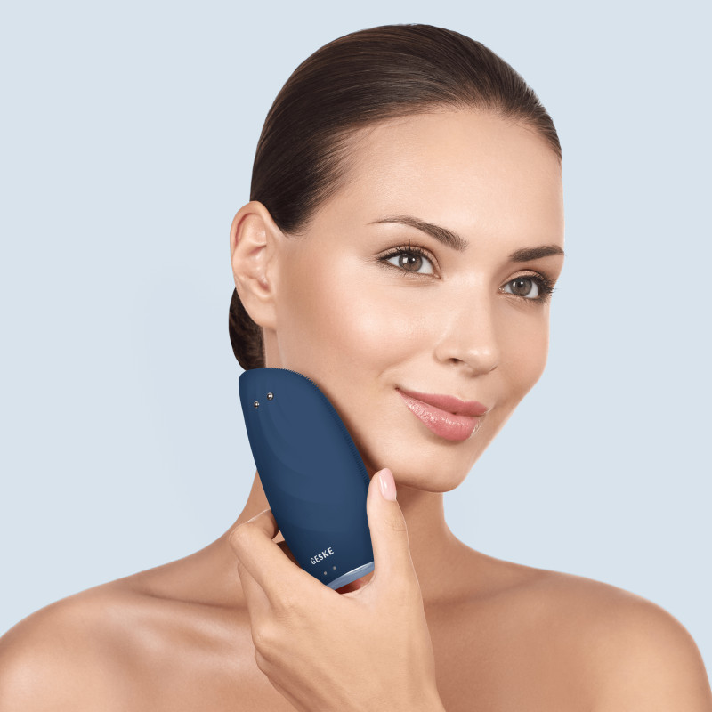 Очищувальна щітка для обличчя GESKE Sonic Thermo Facial Brush&Face-Lifter 8 в 1 midnight