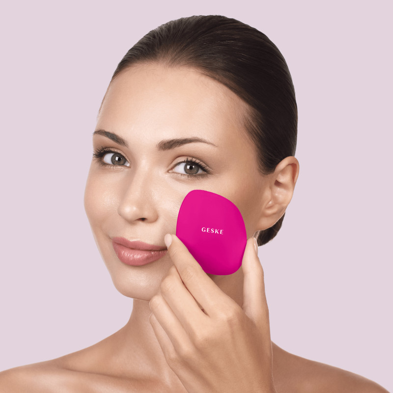 Щітка для обличчя GESKE Facial Brush 4 в 1 magenta