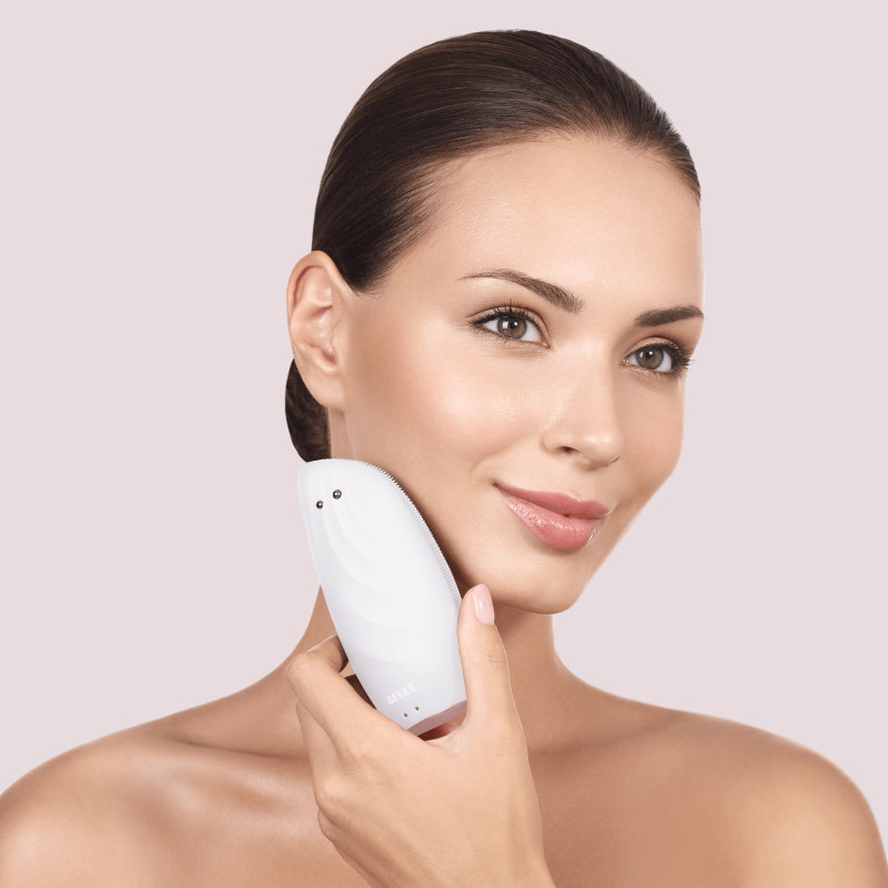 Очищувальна щітка для обличчя GESKE Sonic Thermo Facial Brush&Face-Lifter starlight