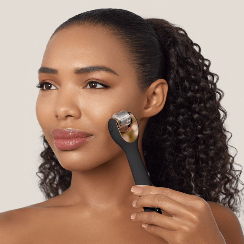 Електронний ролер для обличчя з мікроголками GESKE MicroNeedle Face Roller gray