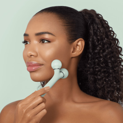Електронний ультразвуковий ролик для обличчя GESKE Sonic Facial Roller 4 в 1 green