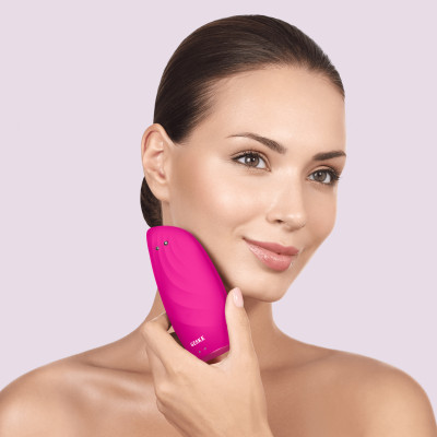 Очищувальна щітка для обличчя GESKE Sonic Thermo Facial Brush&Face-Lifter 8 в 1 magenta