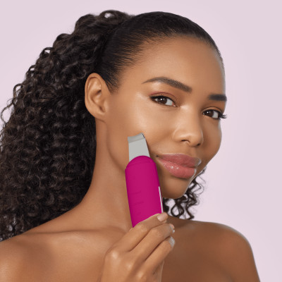 Мікрострумовий скрабер для шкіри та усунення чорних точок GESKE MicroCurrent Skin Scrubber&Blackhead Remover magenta