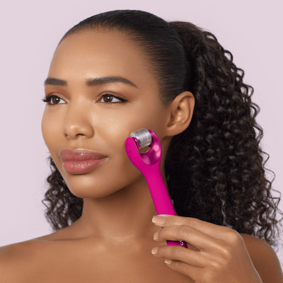 Електронний ролер для обличчя з мікроголками GESKE MicroNeedle Face Roller 9 в 1 magenta